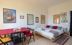 Xenia Apartments - Luminous Studio At Navigli Tram Theme
